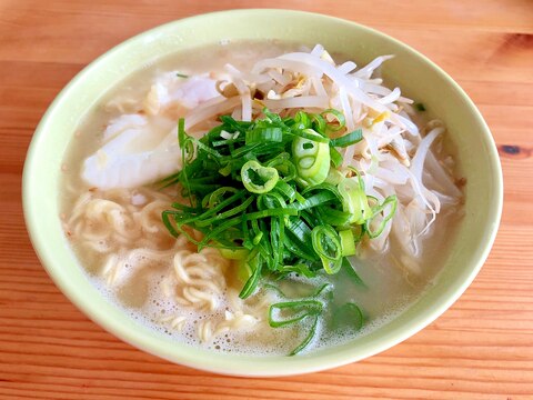 もやしたっぷり☆豚骨ラーメン